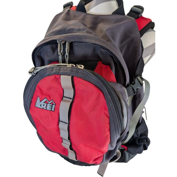REI Whitney Backpack Hiking Day Bag Red Black Adjustable Waist - Picture 2 of 12